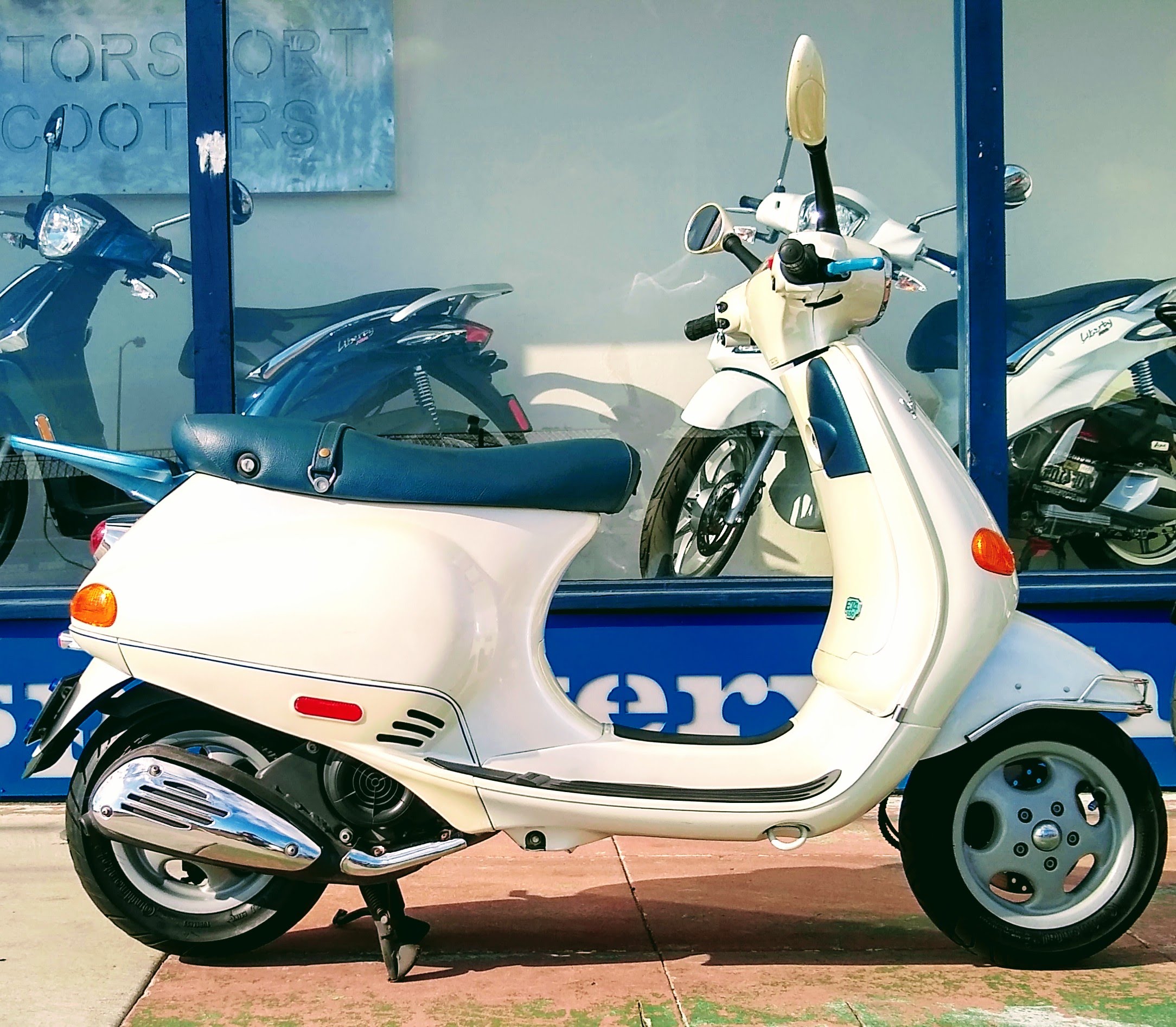 BETTY1 San Diego Scooters Vespa Genuine Piaggio