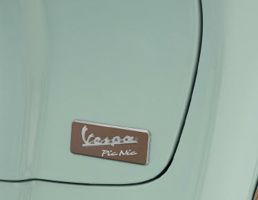 picnic-vespa-glove-box-door-badge