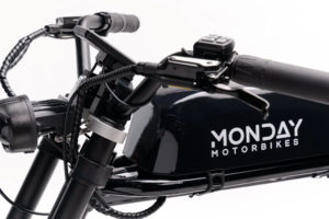 monday-motorbikes-anza-v2-blackcloseup-battery-pack
