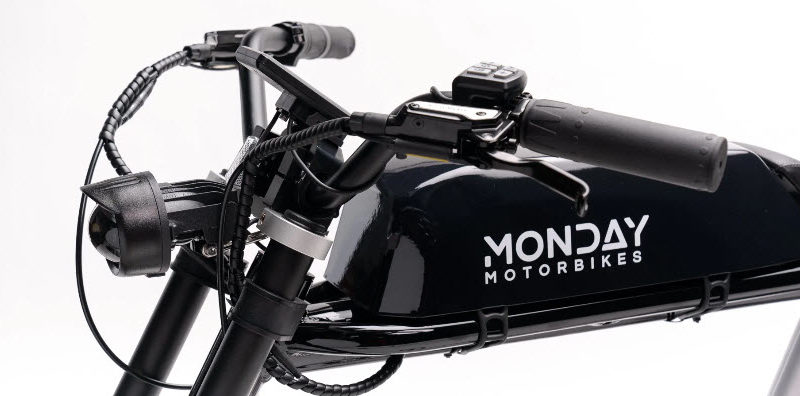 monday-motorbikes-anza-v2-blackcloseup-battery-pack
