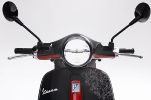 Disney-Mickey-Mouse-Edition-Vespa-primavera-handle-bar