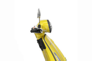vespa-primavera-150-sport-yellow-GIALLO-CURIOSO-handlebars