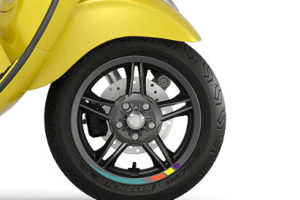 vespa-primavera-150-sport-yellow-GIALLO-CURIOSO-wheel-5