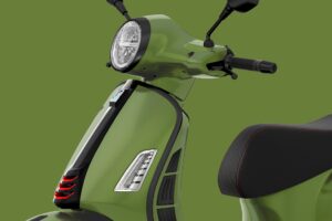 2027-vespa-gts-supersport-verde-ribelle-front