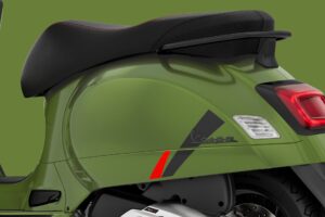 2027-vespa-gts-supersport-verde-ribelle-rear