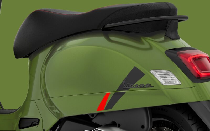 2027-vespa-gts-supersport-verde-ribelle-rear