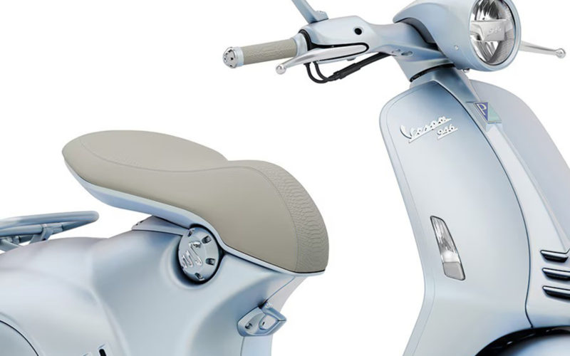 2025-VESPA-946-SNAKE-SEAT