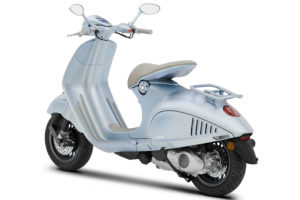 2025-Vespa-946-Snake-REAR