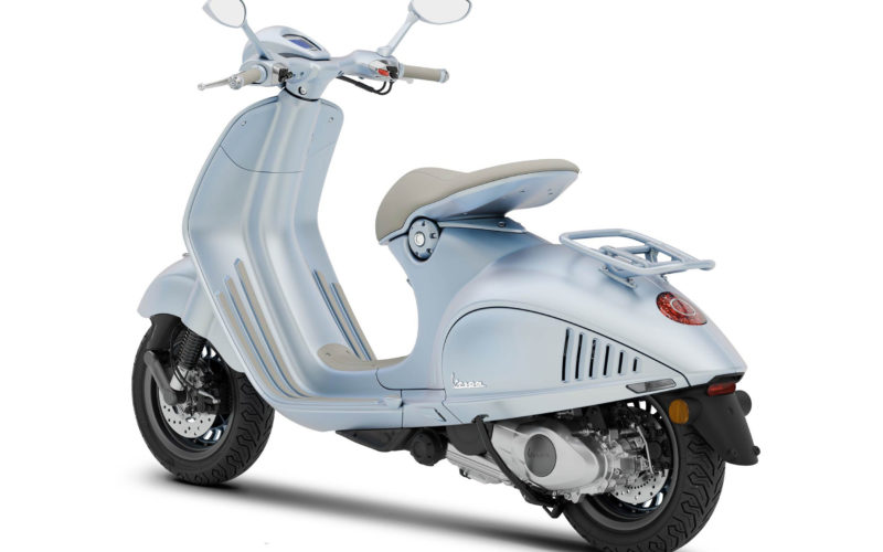 2025-Vespa-946-Snake-REAR