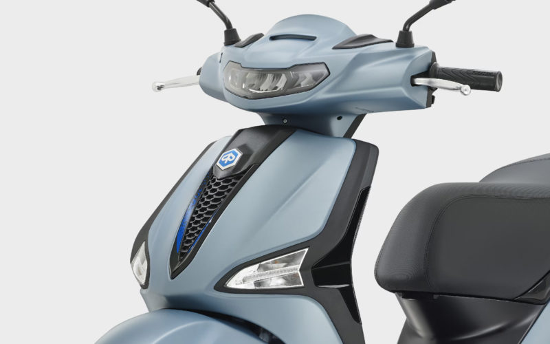 2025-piaggio-liberty-matte-blue-LED-headlight