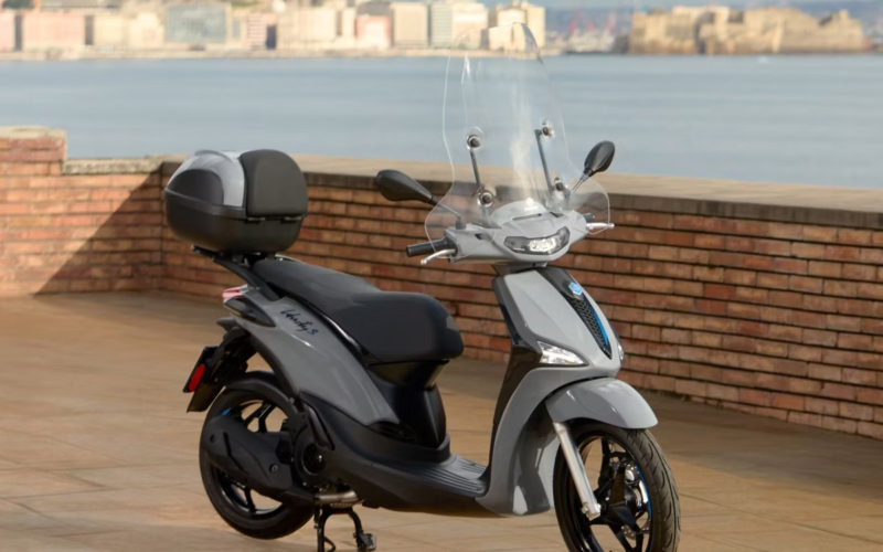 2025-piaggio-liberty-matte-blue-accessories