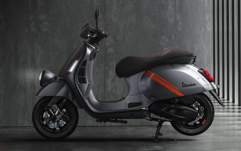 2025-vespa-gtv310-gray-2