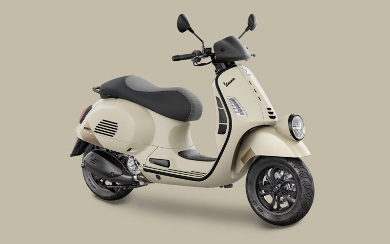 2027-VESPA-GTV310-TAN-BEIGE-AVVOLGENTE-2