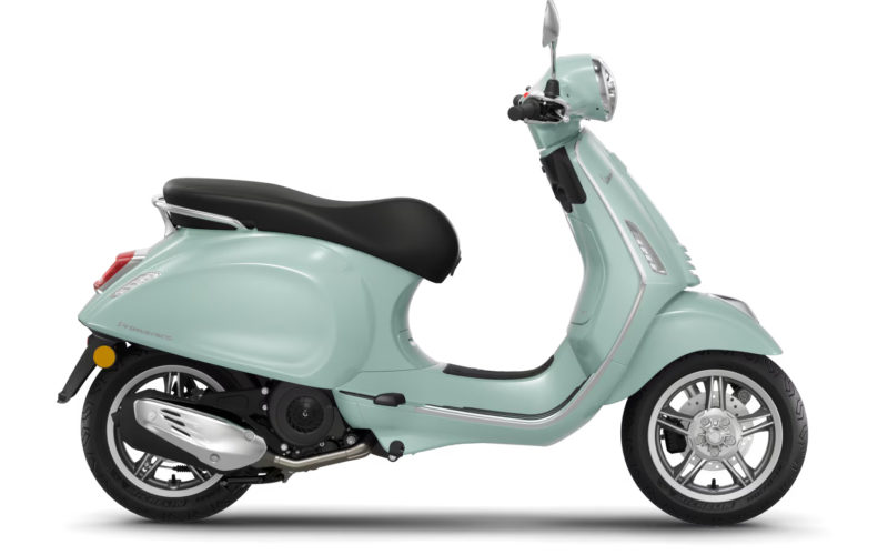 vespa-primavera-150-verde-amabile-green-side