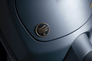2026-vespa-primavera-officina-8-badge