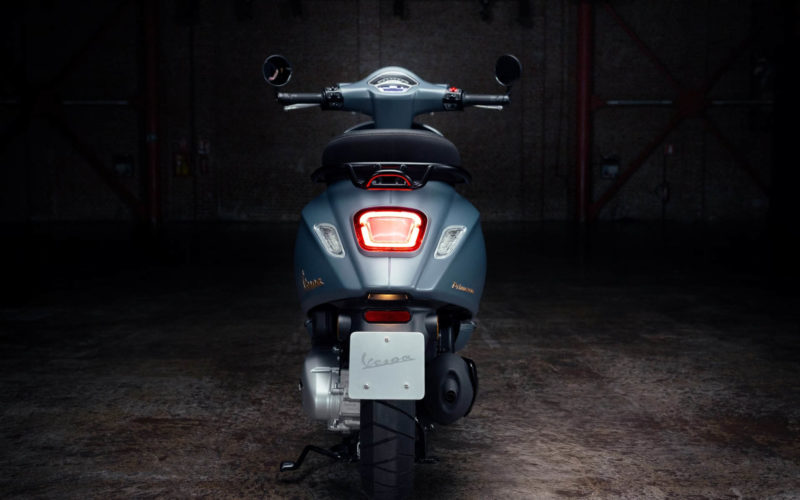 2026-vespa-primavera-officina-8-rear