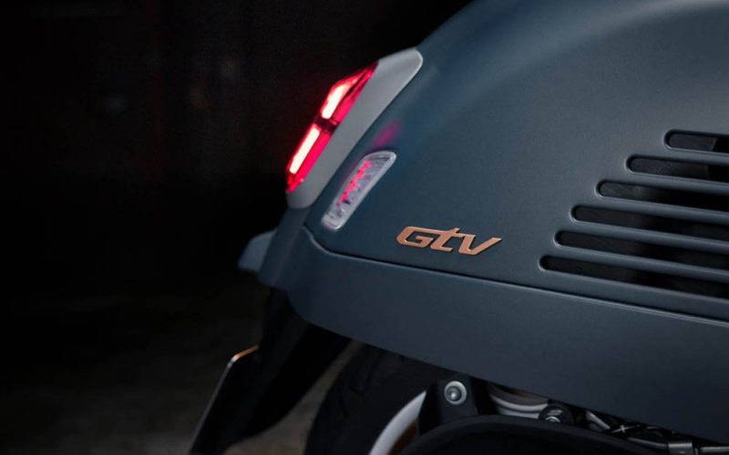 2026-VESPA-GTV-OFFICINA-8-SIDE-BADGE