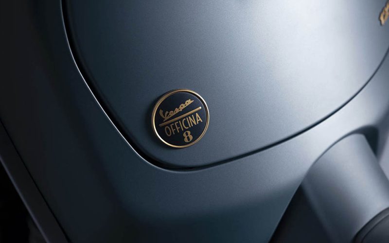 2026-vespa-primavera-officina-8-badge