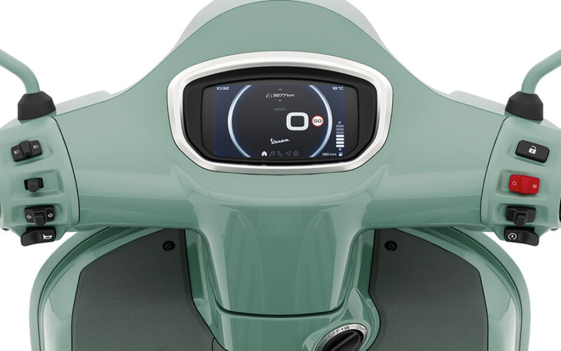 2026-vespa-gts310-80th-speedo-dash