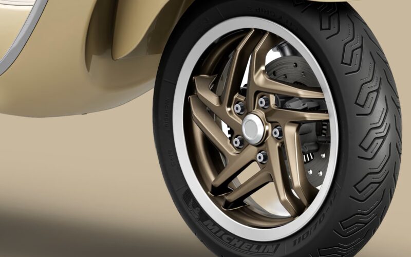 2027-vespa-Primavera-S-150-Giallo-D-wheel