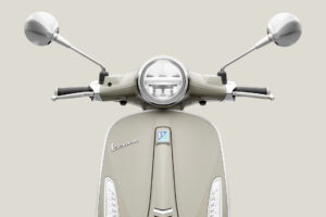 2027-vespa-primavera-150-beige-avvolgente-front