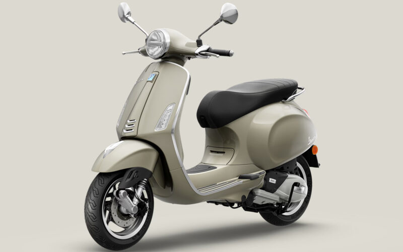 2027-vespa-primavera-150-beige-avvolgente-front-side