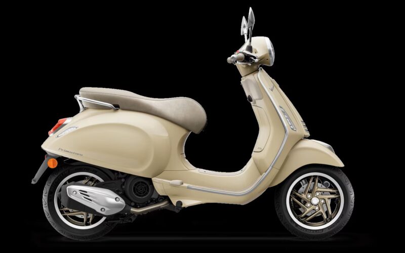 2027-vespa-primavera-s-giallo-disinvolto